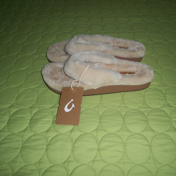 NWT OluKai Kipea Heu Flip Flop, Fluffy Shearling Foam Bed Thong Slippers/Sandals - Picture 1 of 12